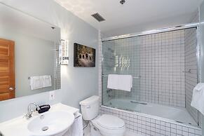 Ice House 317 2 Bedroom Condo by RedAwning