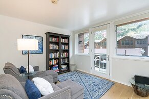 Ice House 317 2 Bedroom Condo by RedAwning