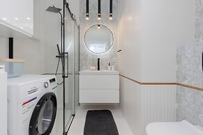 Studio Wola With Parking by Renters