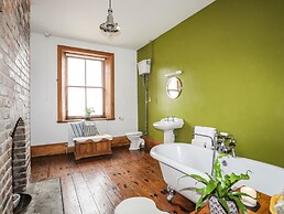 West Point Lynas Lighthouse Keeper's Cottage