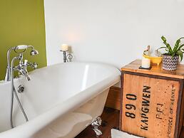 West Point Lynas Lighthouse Keeper's Cottage