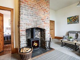 West Point Lynas Lighthouse Keeper's Cottage