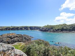 West Point Lynas Lighthouse Keeper's Cottage
