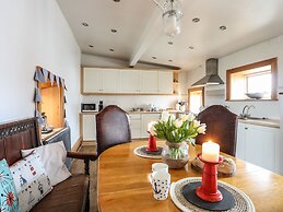 West Point Lynas Lighthouse Keeper's Cottage