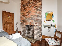 West Point Lynas Lighthouse Keeper's Cottage