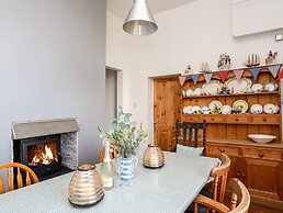 East Point Lynas Lighthouse Keeper's Cottage