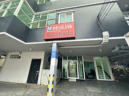 Metro Link Ratchada Hotel