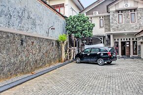 OYO Life 92509 Maulana Guest House Simpur