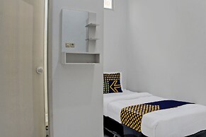 OYO Life 92509 Maulana Guest House Simpur