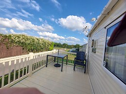 2 Brightholme 6 Berth With Decking & Enclosed Gard