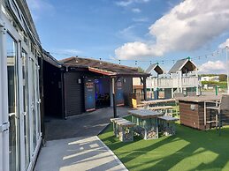 2 Brightholme 6 Berth With Decking & Enclosed Gard