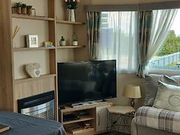 2 Brightholme 6 Berth With Decking & Enclosed Gard