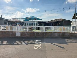 2 Brightholme 6 Berth With Decking & Enclosed Gard