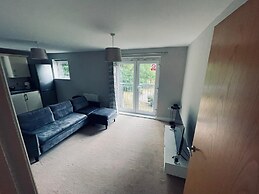 Stunning 2-bed Apartment in Crawley