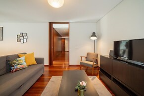 Modern Cedofeita by Homing