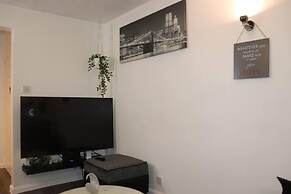 Immaculate 2-bed Apartment in Dagenham