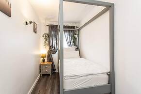 Immaculate 2-bed Apartment in Dagenham