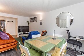 Immaculate 2-bed Apartment in Dagenham