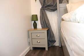 Immaculate 2-bed Apartment in Dagenham