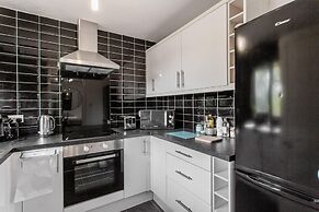 Immaculate 2-bed Apartment in Dagenham