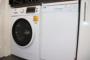 Immaculate 2-bed Apartment in Dagenham