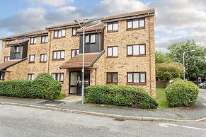 Immaculate 2-bed Apartment in Dagenham