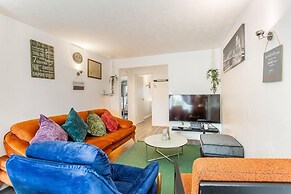 Immaculate 2-bed Apartment in Dagenham