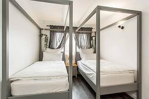 Immaculate 2-bed Apartment in Dagenham