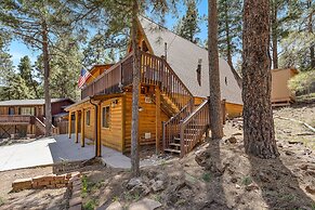 Spacious A-frame Pines Cabin 12 Beds Loft Game Room