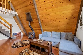 Spacious A-frame Pines Cabin 12 Beds Loft Game Room