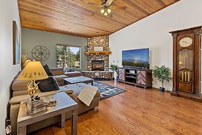 Spacious A-frame Pines Cabin 12 Beds Loft Game Room