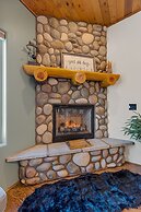 Spacious A-frame Pines Cabin 12 Beds Loft Game Room