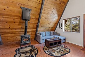 Spacious A-frame Pines Cabin 12 Beds Loft Game Room