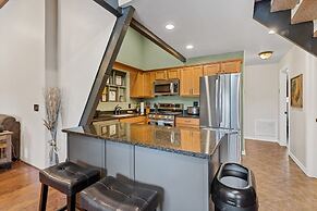 Spacious A-frame Pines Cabin 12 Beds Loft Game Room
