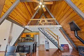 Spacious A-frame Pines Cabin 12 Beds Loft Game Room