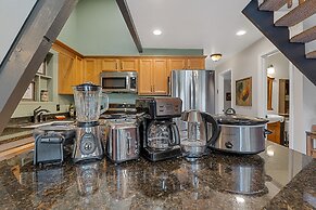Spacious A-frame Pines Cabin 12 Beds Loft Game Room