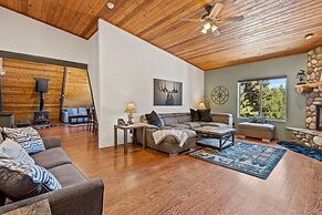 Spacious A-frame Pines Cabin 12 Beds Loft Game Room
