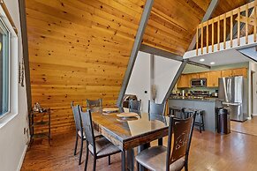 Spacious A-frame Pines Cabin 12 Beds Loft Game Room