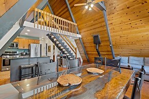 Spacious A-frame Pines Cabin 12 Beds Loft Game Room