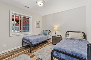 Spacious Canyon Peak Pine View Home Game Room Hot Tub