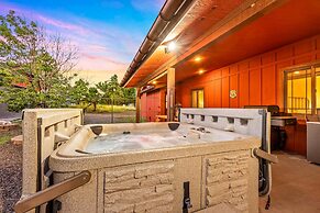Spacious Canyon Peak Pine View Home Game Room Hot Tub