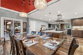 Spacious Canyon Peak Pine View Home Game Room Hot Tub