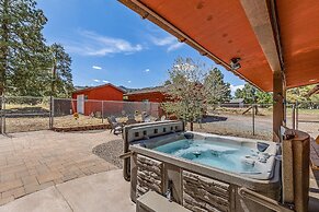 Spacious Canyon Peak Pine View Home Game Room Hot Tub