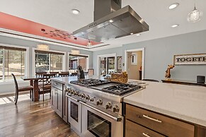 Spacious Canyon Peak Pine View Home Game Room Hot Tub