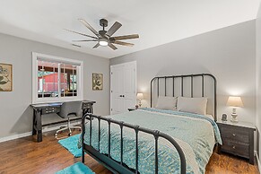 Spacious Canyon Peak Pine View Home Game Room Hot Tub