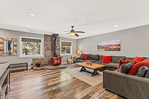 Spacious Canyon Peak Pine View Home Game Room Hot Tub