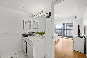 Amazing High Rise at Brickell with pool