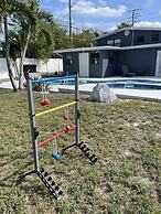 Kiss the Wave - Spacious 4BR 3BA w Pool hot tub