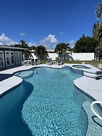 Kiss the Wave - Spacious 4BR 3BA w Pool hot tub