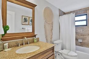 Kiss the Wave - Spacious 4BR 3BA w Pool hot tub